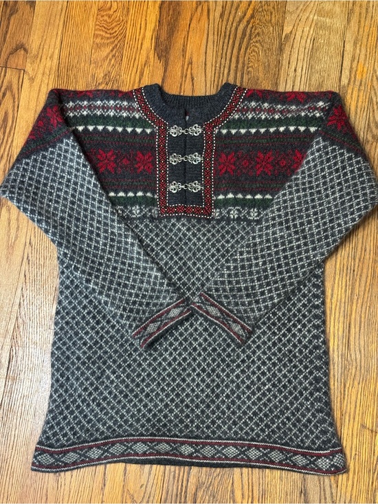 Squaw Valley Sweaters - VINTAGE Squaw Valley 100% Wool Sweater